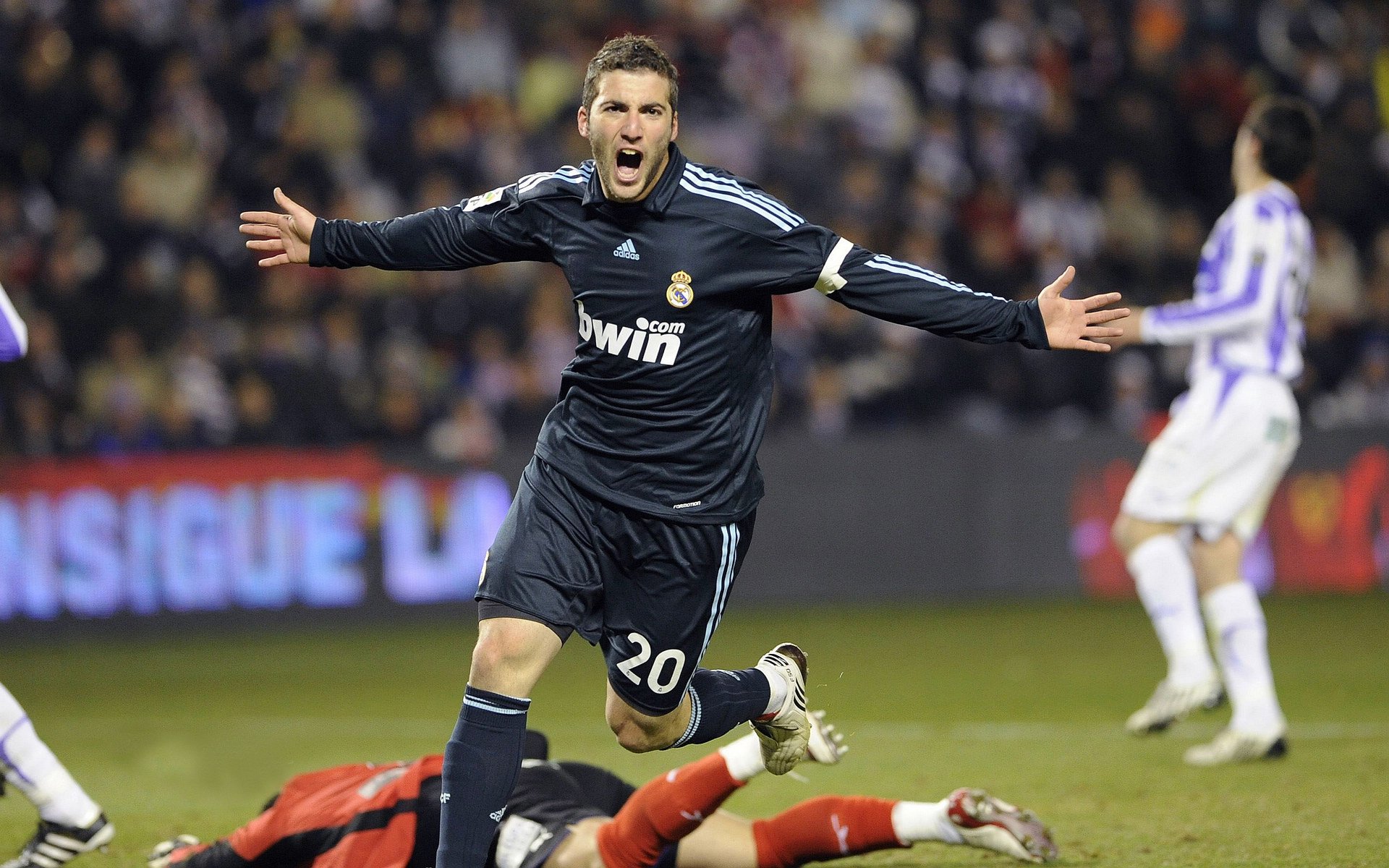 防守的艺术，格纳布里如何锁死对手，那不勒斯与曼联的鏖战启示