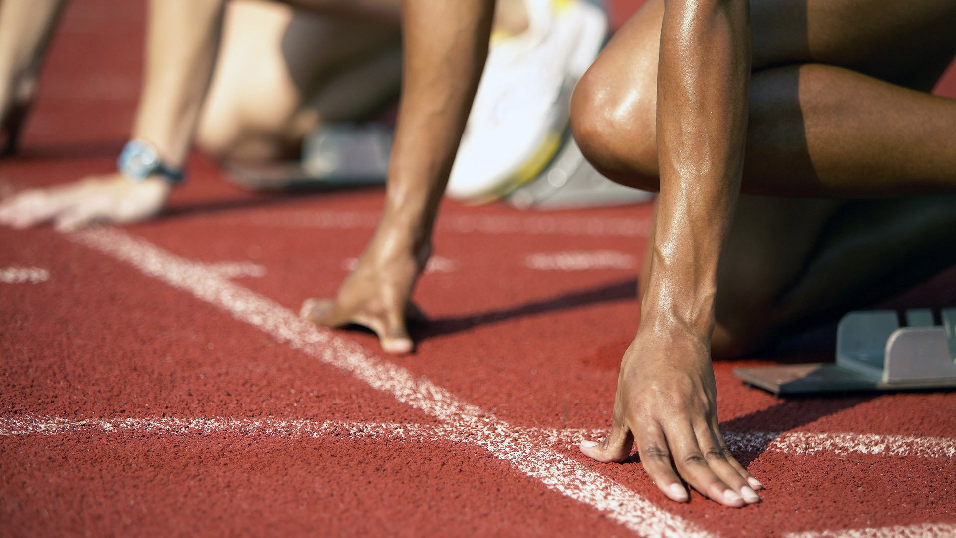 赛道与球场,当步行者制霸骑士,保罗在F1街道赛接管比赛